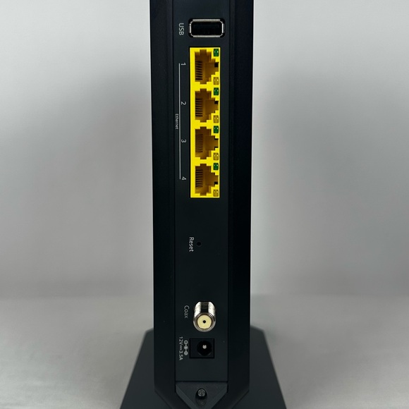 NETGEAR Nighthawk AC1900 WiFi Cable Modem Router, Model C7000v2, Xfinity/Cox - Picture 5 of 13